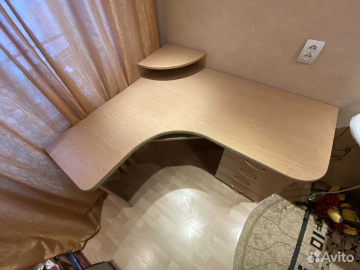 Компьютерный стол