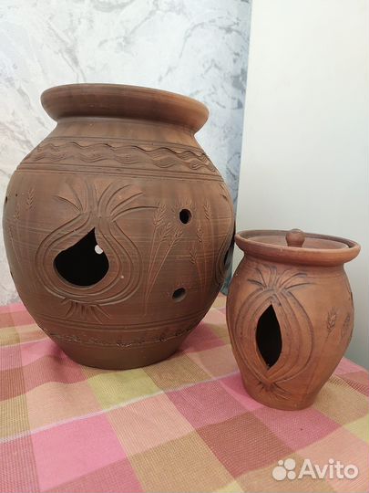 Глиняный горшок для хранения продуктов
