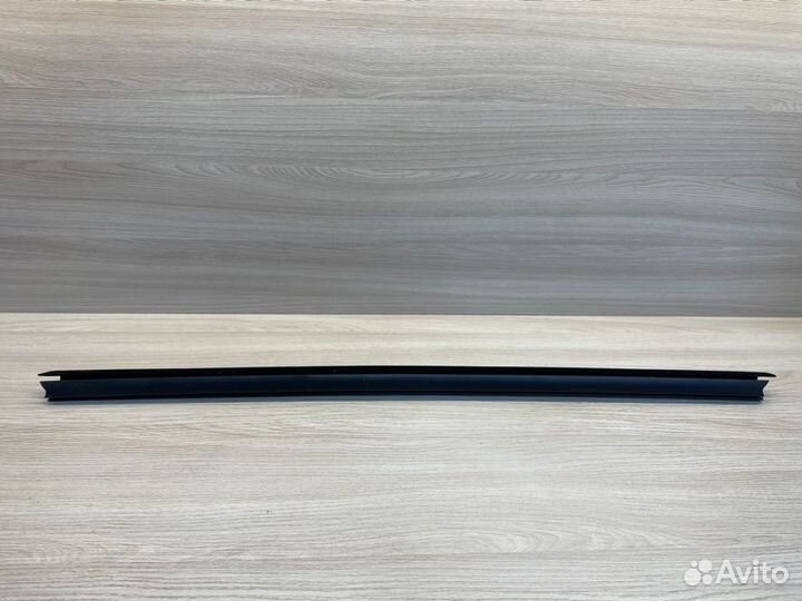 Уплотнитель стекла двери внутренний передний левый