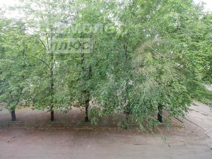 Комната 12,9 м² в 9-к., 2/5 эт.