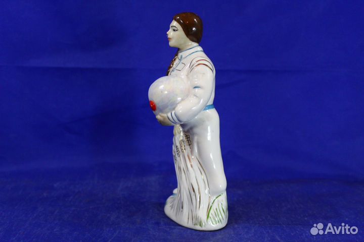 Космос фарфоровая статуэтка Женщина Космонавт СССР