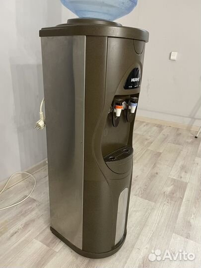 Кулер для воды напольный