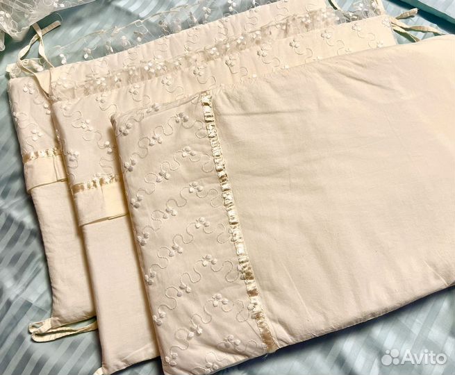 Комплект бортиков с балдахином и постельным бельем