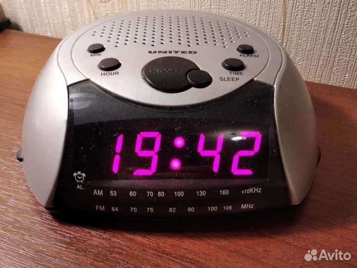 Электронные часы с радиоприемником