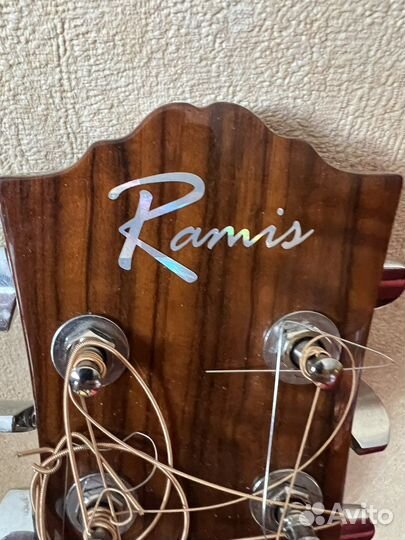 Акустическая гитара