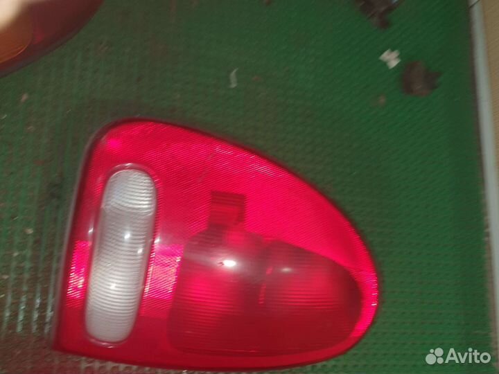 Фонарь задний левый Крайслер Вояджер 3