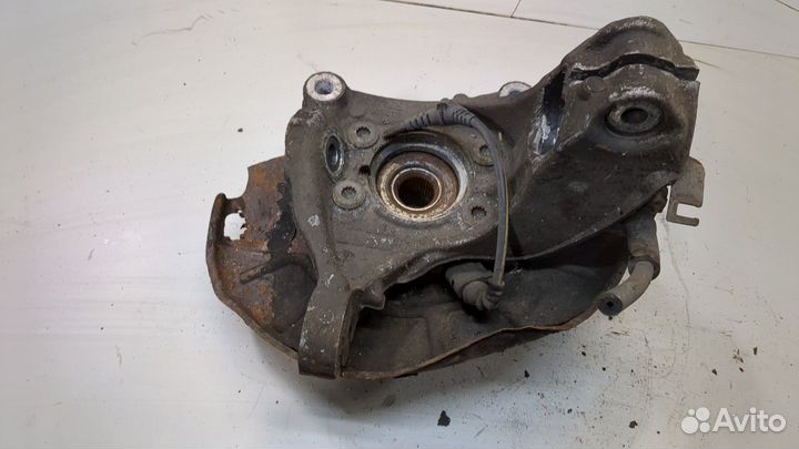 Ступица (кулак, цапфа) правая передняя Volkswagen Passat 7 Европа