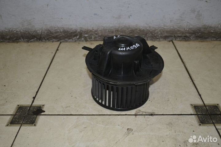 Моторчик печки Skoda Octavia А5