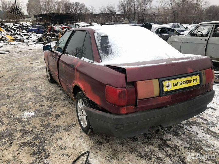 Стекло задней правой двери Audi 80 b3
