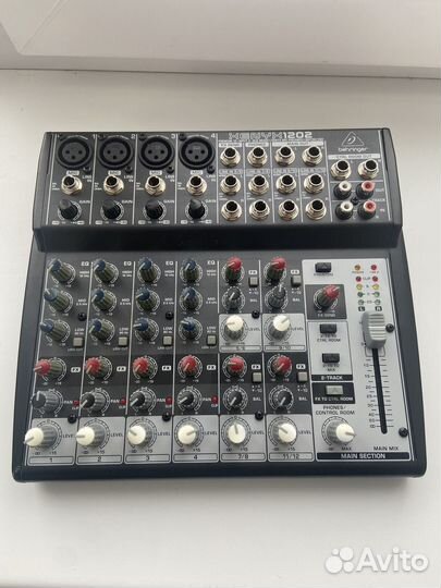 Микшерный пульт behringer 1202