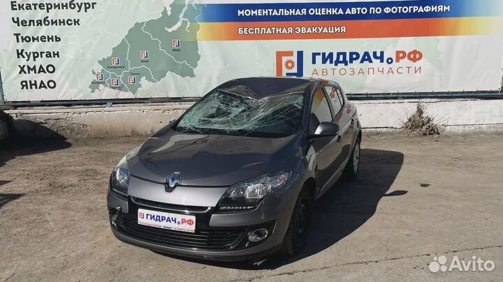 Стекло двери задней левой Renault Megane 3 8230100