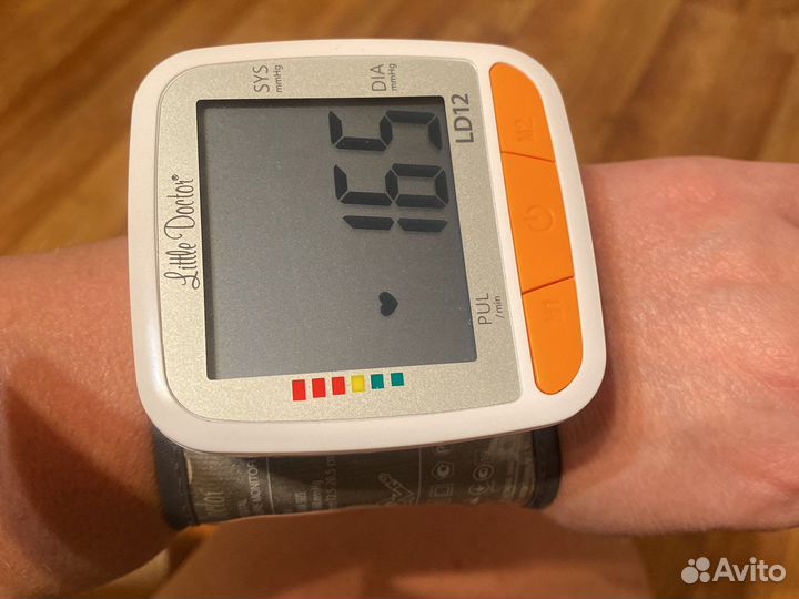 Тонометр автоматический на запястье