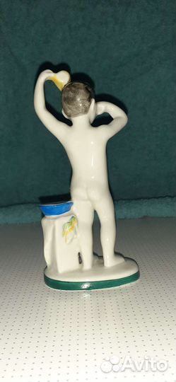 Фарфоровая статуэтка