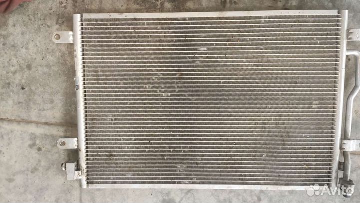 Конденсор радиатор кондиционера а4 б6 б7 с2002года