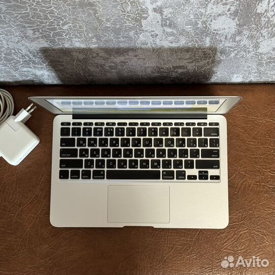 MacBook Air 11 mid 2011 i7 4/256gb