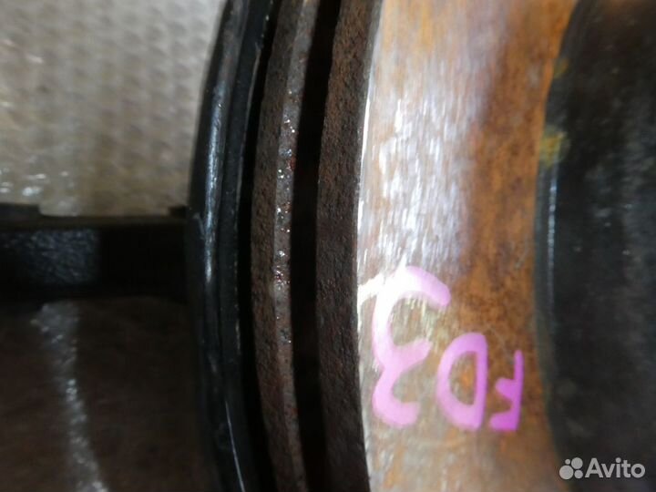 Передний левый поворотный кулак Honda Civic 4D