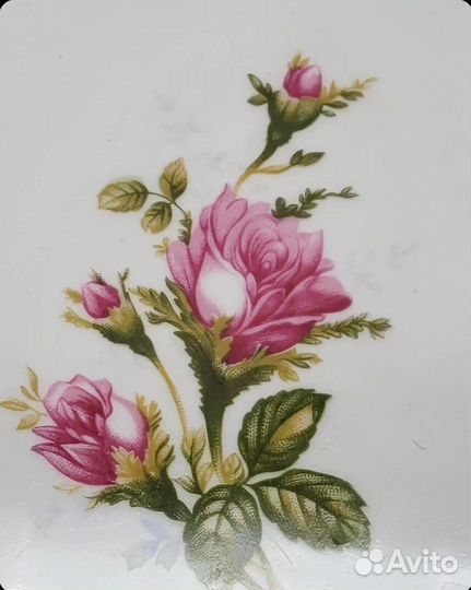 Фарфоровое блюдо