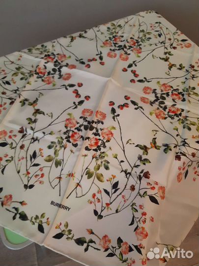 Шелковый платок Burberry Dior Louis Vuitton