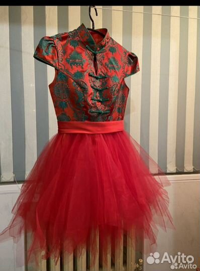 Платье праздничное