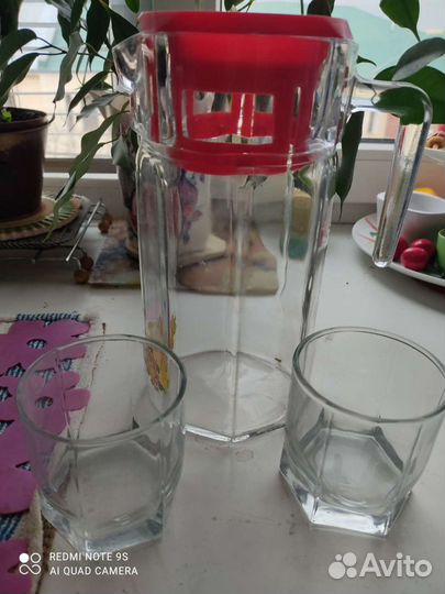 Кувшин со стаканами