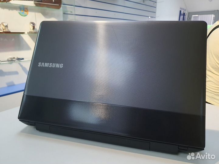 Samsung NP300 i3-2350m/8gb/2video/500gb/15.6