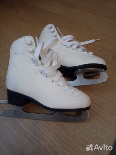 Продам коньки фигурные р. 30