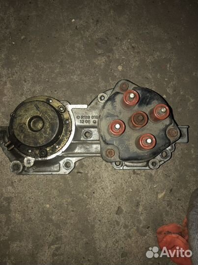 Крышка распредвала Mercedes-Benz W124