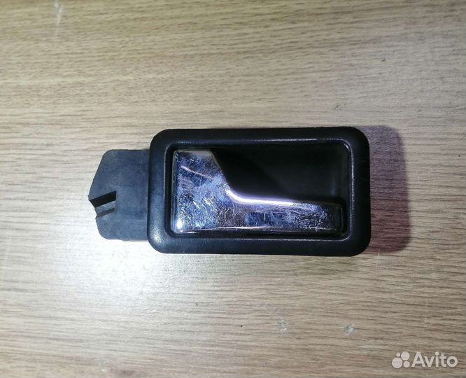 Ручка двери внутренняя audi 80 левая