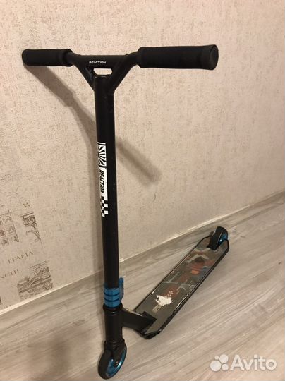 Трюковой самокат reaction