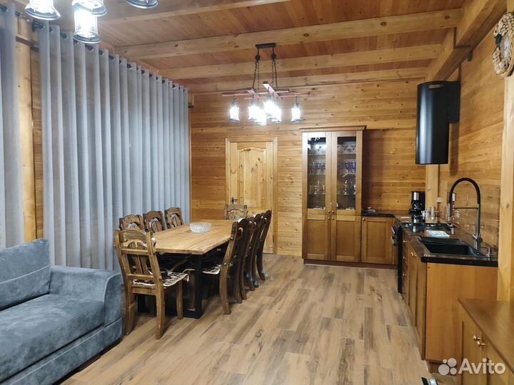 Стол обеденный из массива