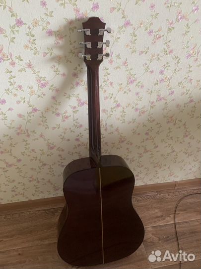 Акустическая гитара