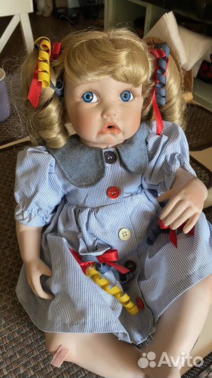 Фарфоровая кукла красотка, смотрите фото несколько