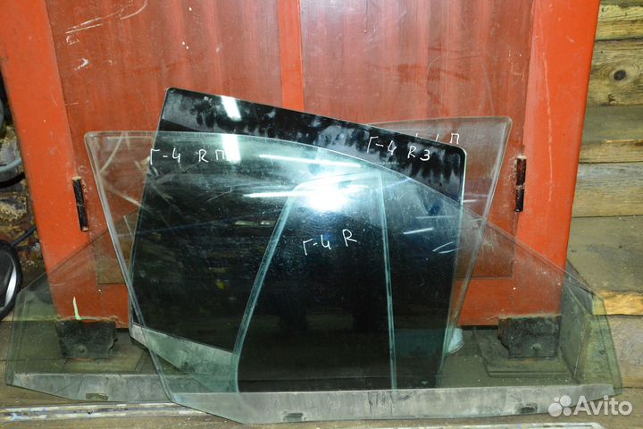 Стекло двери переднее заднее Volkswagen Golf 4