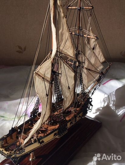 Модель парусной шхуны