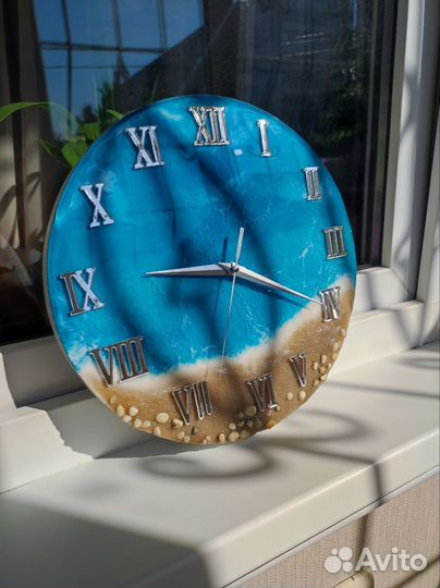 Часы настенные из смолы