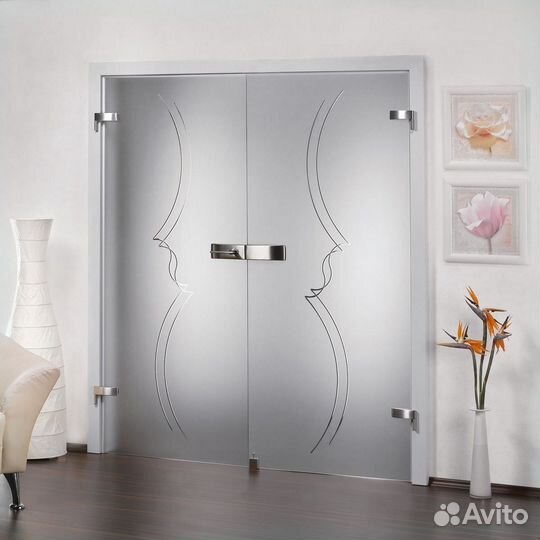 Стеклянная дверь