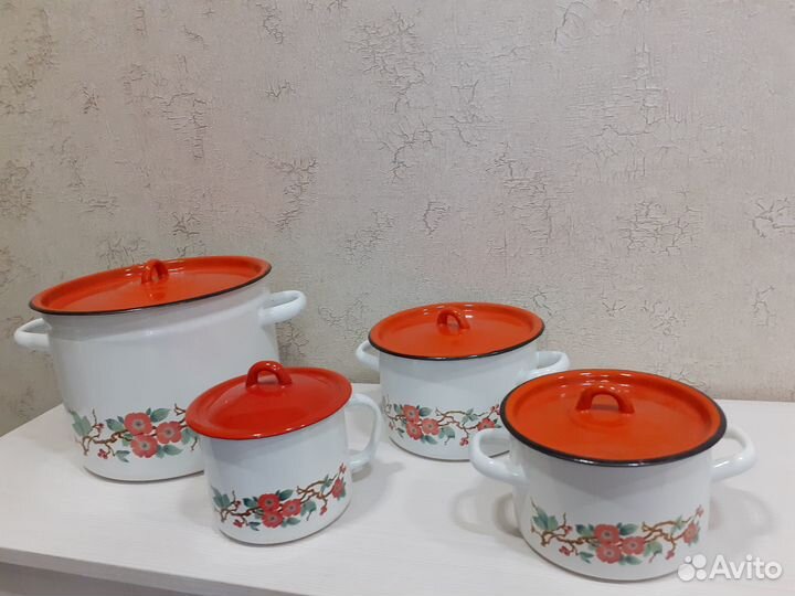 Набор эмалированных кастрюль новый