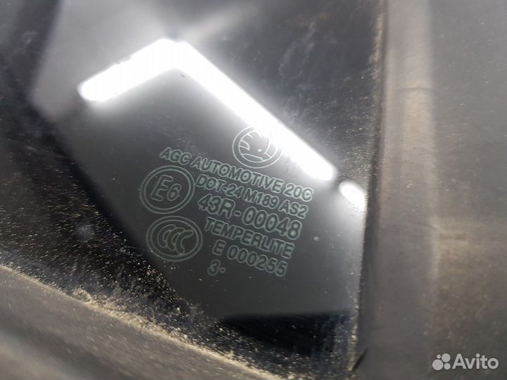 Стекло двери заднее правое глухое (Skoda Octavia)