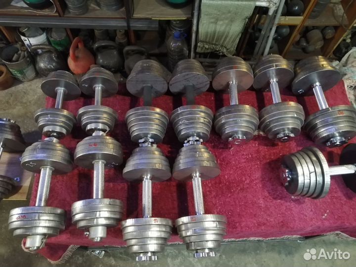 Гантели много