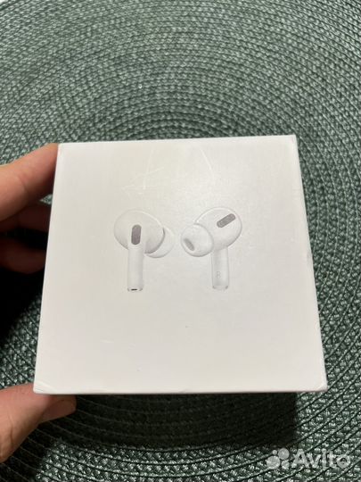 Наушники AirPods Pro with Wireless Charging Case