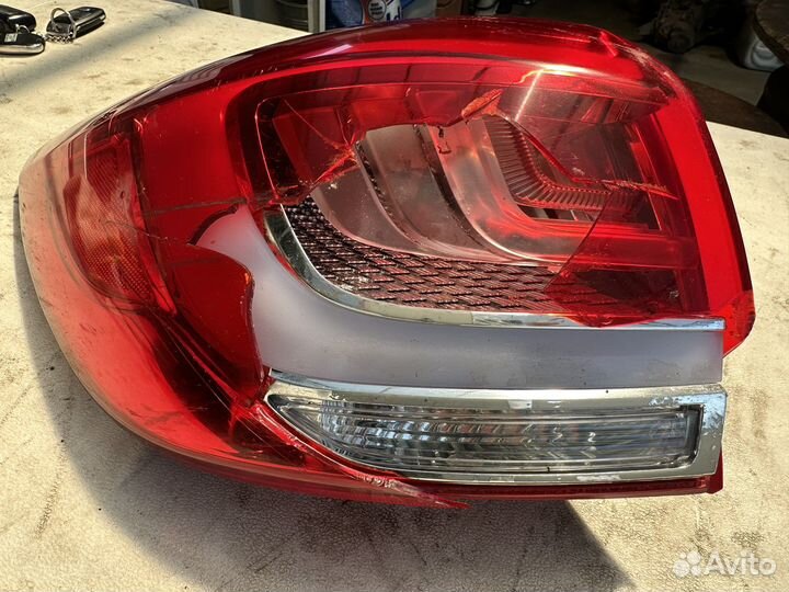 Фонарь левый Kia Sportage 3 диодный LED