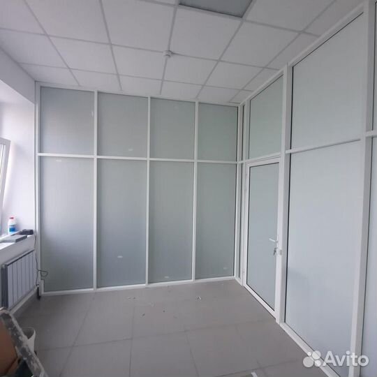 Цельностеклянные офисные перегородки