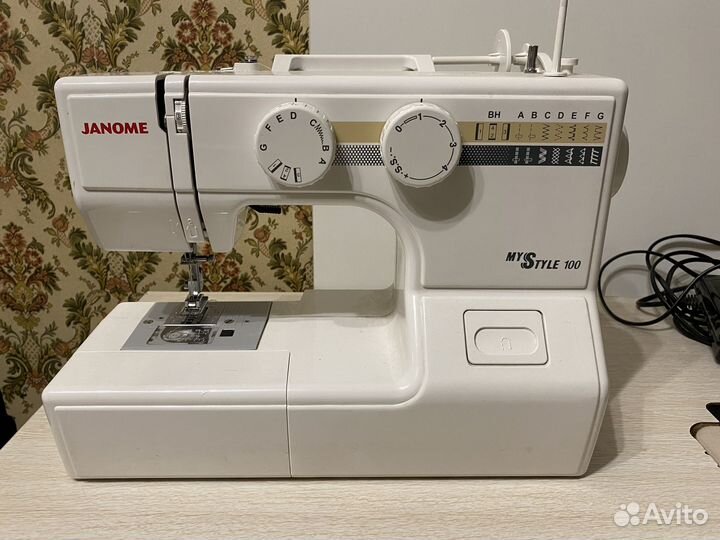 Швейная машина Janome My Style 100