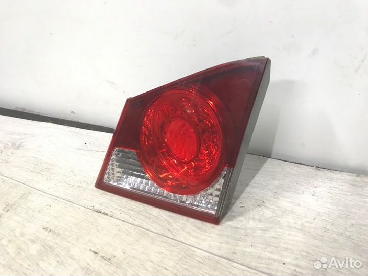 Фонарь внутренний правый Honda Civic 4D 2007