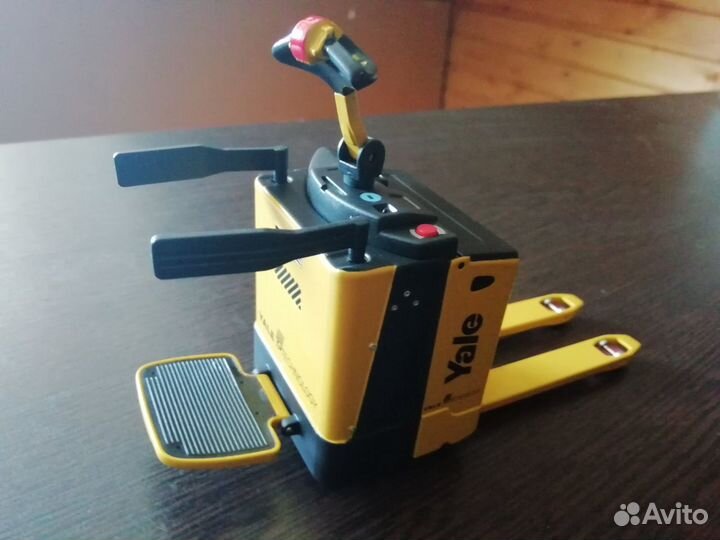 Моделька транспортировщика полет yale