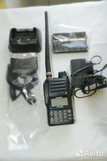 Радиостанция авиационного диапазона yaesu FTA-230