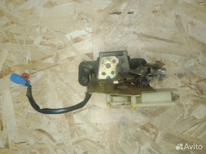 Замок двери багажника Honda