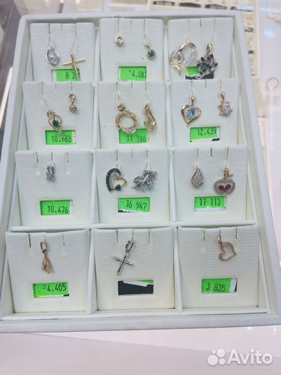 Золотая подвеска с бриллиантами и топаз