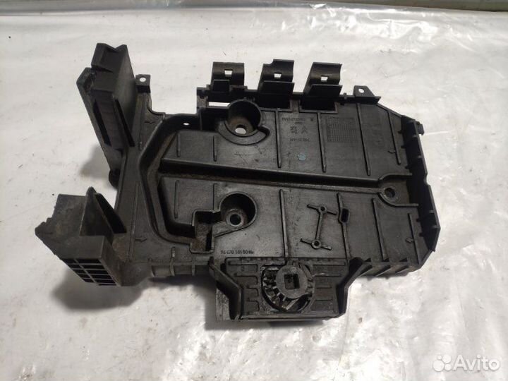 Крепление аккумулятора Peugeot 407 универсал 2.0