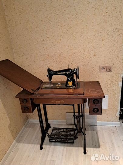 Швейная машинка зингер ножная